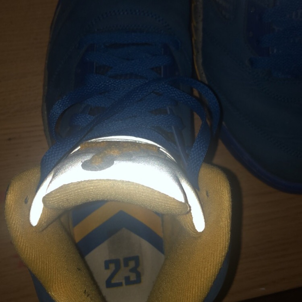 Jordan 5 laney, size 11, 8.5 condition. - Picture 2 of 5